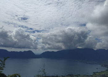 Melepas Jenuh Dengan Kesejukan Destinasi Wisata Alam Puncak Lawang Negeri di Atas Awan
