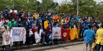 Penyampaian pernyataan sikap oleh 128 kampus yang Wolk Out dari sidang pleno Munas BEM SI ke-XIV di Auditorium Unand, Pernyataan sikap alainsi wilayah Jawa Tengah-DIY untuk meninggalkan Munas BEM SI di gedung Auditorium Unand