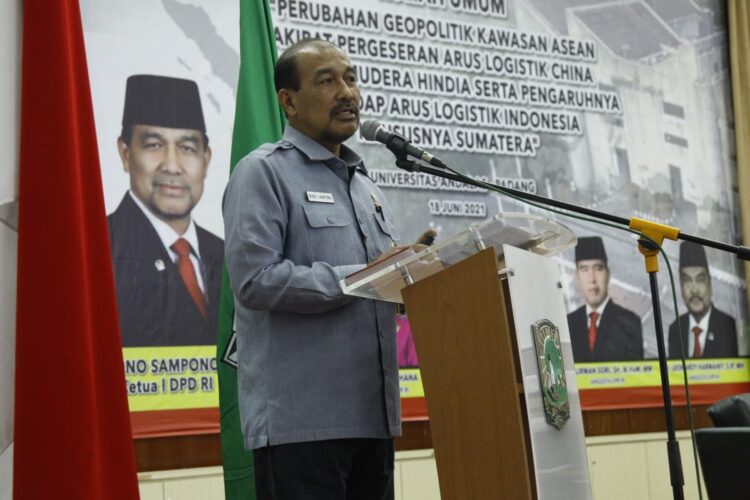 Wakil Ketua DPD RI Nono Sampono saat menyampaikan kuliah umum di Gedung Convention Hall Unand, Jumat (18/8/2021). (Foto/waspada.id)