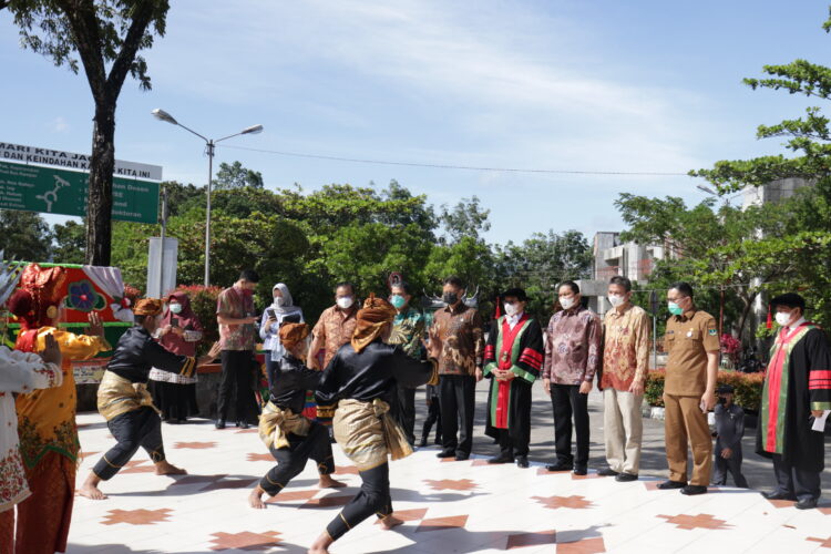 Kemeriahan Lustrum XIV Fakultas Hukum Dihadiri Langsung oleh Menteri Kesehatan RI