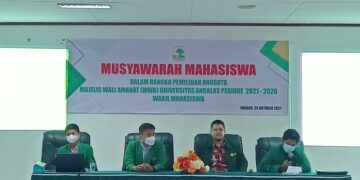 Sesi tanya jawab calon MWA perwakilan mahasiswa di Auditorium Universitas Andalas, Senin (25/10/2021). (Genta Andalas/Riski Wahyudi)