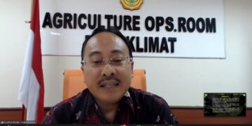 Arivin Rivaie sedang menjadi narasumber  dalam Webinar Nasional Pernas Fokushimiti XVII Universitas Andalas, Senin (8/11/21). (Genta Andalas/ Nando Ferdiansyah)