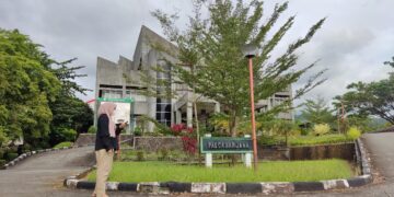 Gedung Pascasarjana Unand masih dikunjungi mahasiswa saat pandemi, Jumat (10/11/2021) (Genta Andalas/ Nando Ferdiansyah)