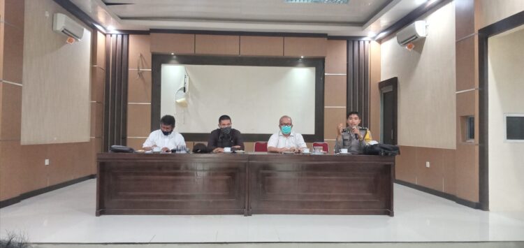Kegiatan audiensi bersama Bhabinkamtibmas dan Kepala Satpam Universitas Andalas di Fakultas Peternakan pada Senin (14/3/2022). (Genta Andalas/Efi Fadhillah)