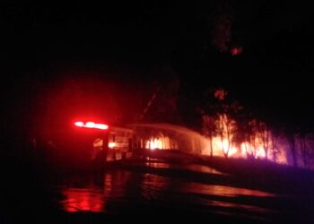 Lahan di Simpang Pool Bus Unand Kebakaran, Satu Unit Damkar Unand dikerahkan