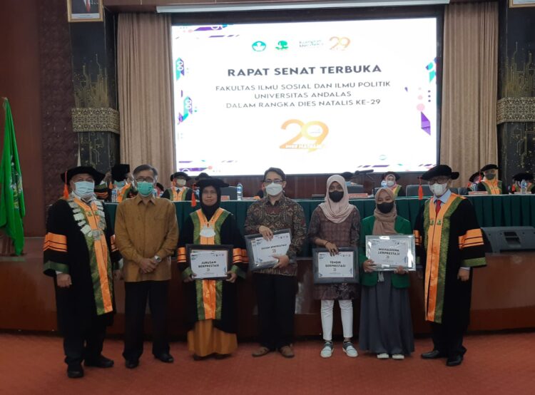 Perayaan Dies Natalis FISIP Unand ke-29 di Gedung Convention Hall Universitas Andalas, Jumat (13/5/2022).