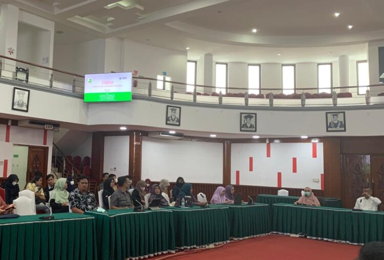 Kegiatan FGD Pengintegrasian Kegiatan Mahasiswa dalam KKN dan MBKM di Convention Hall Universitas Andalas, Kamis (21/7/2022). (Genta Andalas/Nurul Anisa Azwir)
