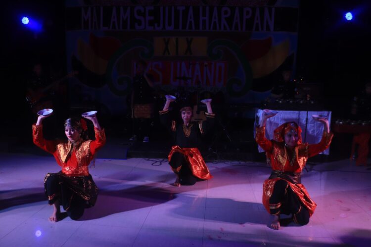 Mengenal Sumbang Duo Baleh Perempuan Minangkabau Lewat Seni