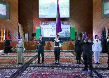 Penampilan UKM Resimen Mahasiswa pada rangkaian acara Bakti 2022 di Auditorium Universitas Andalas, Sabtu (17/8/2022). (Genta Andalas/Muhammad Farhan Rabbani)