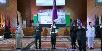 Penampilan UKM Resimen Mahasiswa pada rangkaian acara Bakti 2022 di Auditorium Universitas Andalas, Sabtu (17/8/2022). (Genta Andalas/Muhammad Farhan Rabbani)