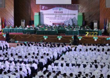 Listrik Sempat Padam, Mahasiswa Baru Tetap Antusias Sambut Bakti Unand 2022