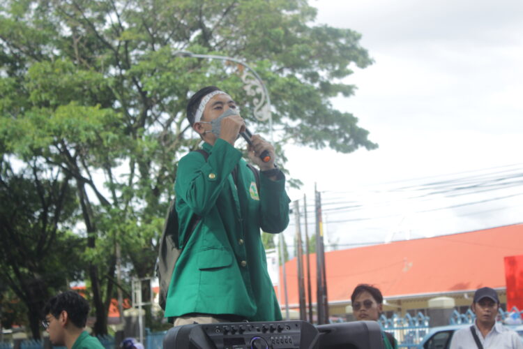 Potret Aksi Mahasiswa dalam Aksi Hari Tani di Depan Gedung Gubernur Sumatra Barat