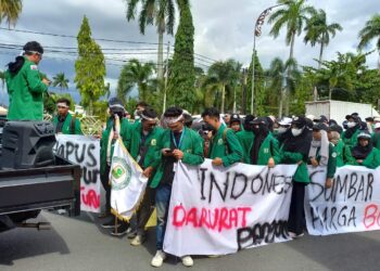Perjuangkan Hak Petani, BEM KM Unand Gelar Aksi di Depan Kantor Gubernur Sumbar