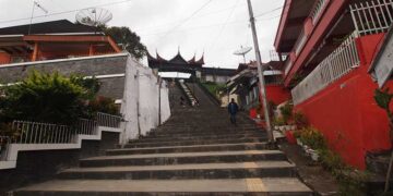 Janjang Ampek Puluah yang Terletak di Antara Perumahan dan Pertokoaan.
Sumber : Kompasiana/ Al Johan