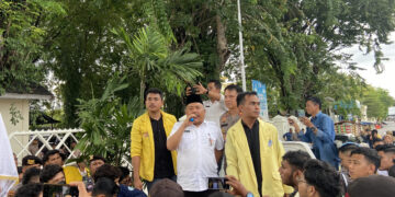 Sekretaris Daerah Provinsi Sumbar, Hansastri yang mewakili Gubernur dan Wakil Gubernur dalam aksi Hari Tani Nasional yang tidak dihadiri oleh Gubernur dan Wakil Gubernur Sumbar pada Rabu (28/9/2022). (Genta Andalas/Sandra Ardiyana)