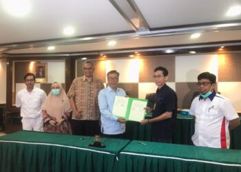 Penandatangan kerja sama dengan media lokal di Ruang Rapat Senat lantai 4 Rektorat Universitas Andalas, Kamis (1/9/2022). (Genta Andalas/Nabila Annisa)