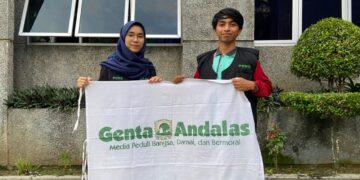 Serah terima jabatan oleh Pemimpin Umum UKPM Genta Andalas periode 2021/2022 Linda Susanti kepada Pemimpin Umum Genta Andalas periode selanjutnya Riski Wahyudi, Kamis (8/9/2022)