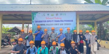 Kelompok Pekebun Sawit KUD TRIDAYA bersama dengan Tim Auditor PT. TRANsTRA PERMADA melaksanakan tahap audit ISPO 1 pada Kamis (06/10/2022) di Balai Desa Karang Tunggal Kalimantan Tengah. (Genta Andalas/Elvi Rahmawani)