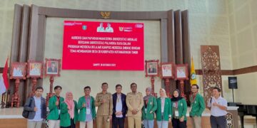 Mahasiswa Tim MBKM Membangun Desa Kalteng UNAND-UPR laksanakan Audiensi dan Pemaparan bersama Pemkab Kotawaringin Timur pada Senin (10/10/2022).
(Genta Andalas/Elvi Rahmawani)