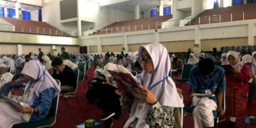 Sedang berlangsungnya acara olimpiade Sosiologi  yang di ikuti oleh siswa dan siswi se Sumatra Barat di auditorium Universitas Andalas (22/10/2022).
(Genta Andalas/ Sonia Helen).