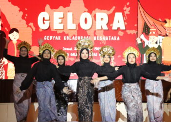 Penampilan Tari Nusantara oleh kelompok Rumah Gadang Mahasiswa Pertukaran Pelajar (MPP) Universitas Andalas ( Unand) dalam acara Penutupan PMM di Convention Hall Unand pada Jumat  (30/12/2022)