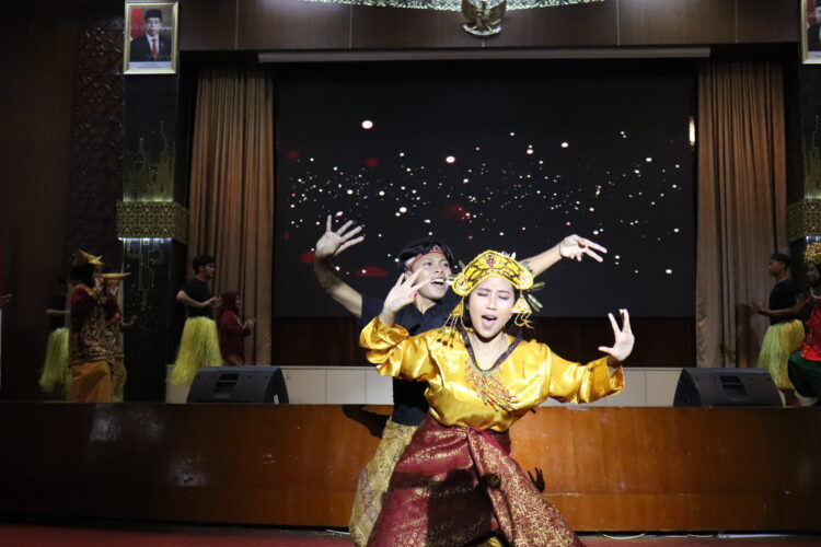 Potret Kemeriahan Acara Malam Penutupan Pertukaran Mahasiswa Merdeka Unand 2022