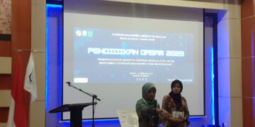 Penyampaian materi oleh Roja Novadila sebagai pemateri dalam acara DIKSAR KOPMA Unand 2023 yang diadakan di Seminar I, Jumat (11/2/2023)