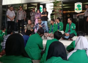 Potret Mahasiswa UNAND dalam Aksi Menuntut Dugaan Kasus Penyelewengan Dana Kemahasiswaan