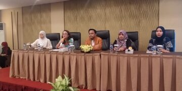 Pemaparan materi oleh narasumber dalam Diskusi Publik bertajuk Urgensi Penataan Kampanye Politik di Media Sosial di Hotel Pangeran City, Kota Padang pada Jumat (26/5/2023). (Dokumen Pribadi)