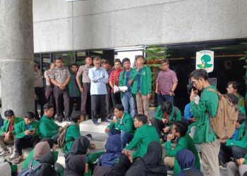 BEM KM UNAND Gelar Aksi Tuntut Kejelasan Pencairan Dana