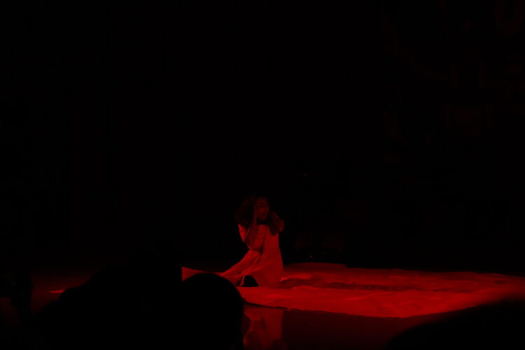 Penampilan teater berjudul "Tempat Tabu, Manusia Abu" oleh peserta open recruitment (OR) UKS UNAND pada acara Malam Sejuta Harapan ke XX di 


Penampilan Prigan oleh Saroman dari divisi seni rupa UKS UNAND pada acara Malam Sejuta Harapan ke XX di Gedung Dinas Kebudayaan Sumatera Barat, pada Sabtu (17/06/2023). (Genta Andalas/ Nabila Annisa)