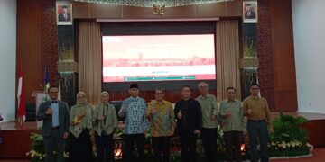 Foto bersama saat peresmian prodi Sarjana Arsitektur Universitas Andalas Senin,(5/6/2023)(Genta Andalas/Fadhilatul Husni)