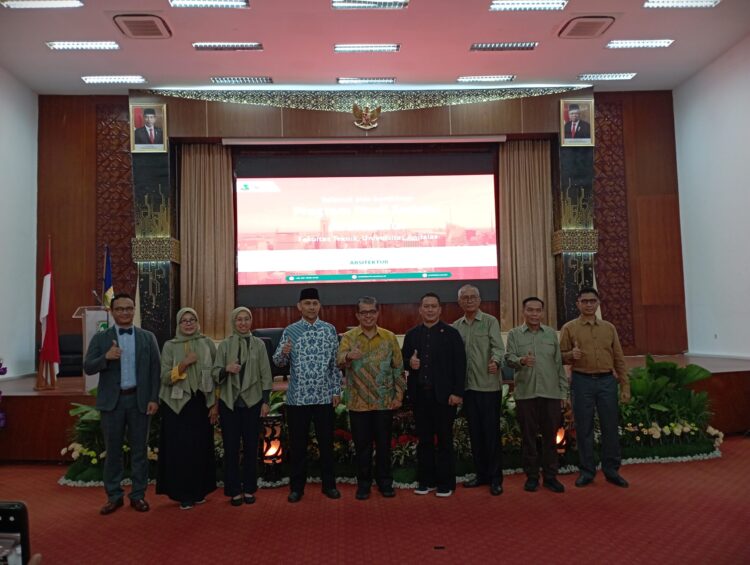 Foto bersama saat peresmian prodi Sarjana Arsitektur Universitas Andalas Senin,(5/6/2023)(Genta Andalas/Fadhilatul Husni)