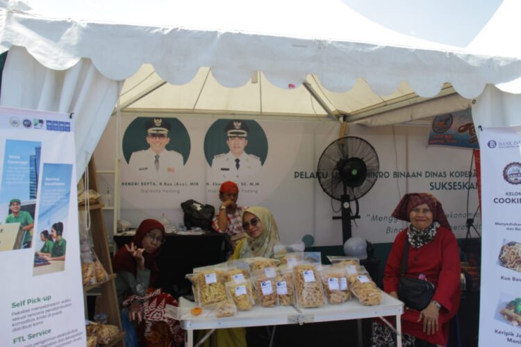 Potret Keseruan Dalam Bazar Acara PENAS ke- XVI Sumbar