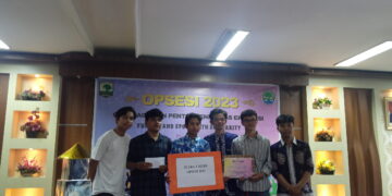 Pengumuman pemenang dan penyerahan hadiah lomba OPSESI di Perpustakaan UNAND lantai 5, pada Sabtu (3/6/2023) (Genta Andalas/Haida Rahmi)