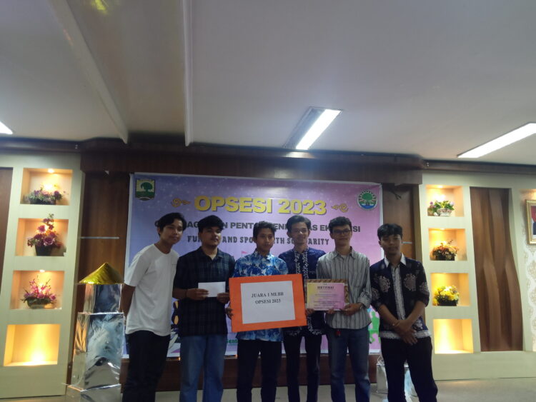 Pengumuman pemenang dan penyerahan hadiah lomba OPSESI di Perpustakaan UNAND lantai 5, pada Sabtu (3/6/2023) (Genta Andalas/Haida Rahmi)