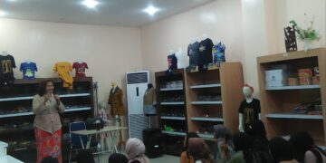 Sharing session pengalaman merintis usaha bersama owner Christine Hakim Idea Park (CHIP) yaitu, Cristine Hakim sekaligus berbagi ilmu branding, marketing serta leadership, Selasa (18/7/2023).(Genta Andalas/Lara Elisa Putri)