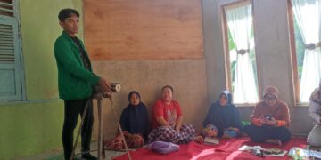 Sosialisasi dan penyerahan mesin pemipil jagung dan alat perangkap lalat buah kepada Kelompok Wanita Tani (KWT) Dusun Ketaping, Kota Sawahlunto pada Jumat (28/7/2023). (Genta Andalas/Bilqis Ramadhanti Ishaq)