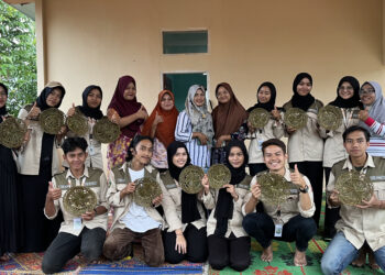 Mahasiswa KKN UNAND Berikan Pelatihan Pemasaran kepada Pelaku UMKM Lidi Sawit