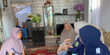 Pelatihan Digital Marketing oleh mahasiswa KKN Unand Nagari Panyalaian kepada salah satu UMKM di Jorong Koto Tuo pada Selasa (15/8/2023) (Dok. Pribadi)