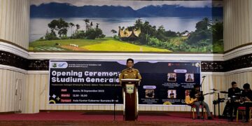 Kata sambutan oleh Kepala Bagian Kerja Sama Kota Padang, Erwin pada pembukaan AIReF di Aula Kantor Gubernur Sumatera Barat, Senin (18/9/2023) (Genta Andalas/Della Silsilia Putri)