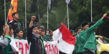 Massa aksi yang bersemangat untuk menentang perlakuan Israel terhadap rakyat Palestina pada Senin (23/10/2023) (Genta Andalas/Zahra Nurul Aulia)