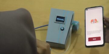 Proses uji coba alat deteksi dini gagal ginjal kronis (Dok. Pribadi)