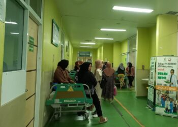 Diduga Keracunan Makanan, 19 Orang Dilarikan ke IGD RS UNAND