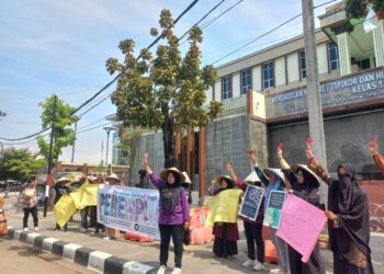 Kartu Merah Hakim Pengadilan Negeri Padang