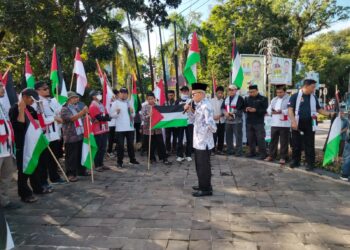 Peringati 100 Hari Kejahatan Kemanusiaan Israel di Gaza, Aliansi Masyarakat Sumbar Adakan Aksi Flashmob