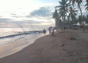 Dampak Abrasi, Omset Pariwisata Pantai Pasir Jambak Menurun