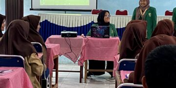 Sesi acara sosialisasi penggunaan aplikasi dalam belajar bahasa Inggris oleh Mahasiswa KKN Tematik UNAND, pada Rabu ( 31/12024). (Dok. Pribadi)