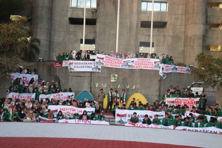 Seluruh civitas akademika UNAND menyatakan sikap penolakan terhadap genosida
Israel atas Palestina dan ditutup dengan doa bersama untuk rakyat Palestina pada
Rabu (8/5/2024)
Foto : Zahra Nurul Aulia