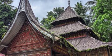 Surau atok ijuk di Sicincin, Kabupaten Sijunjung yang mulai ditinggalkan warga karna kondisi yang mulai rusak. (Genta Andalas/Tasya Anstasya)